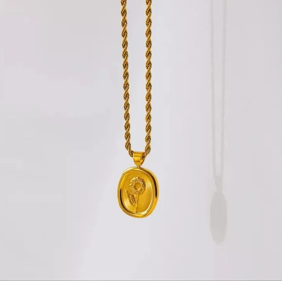 Lovely Flower Pendant Necklace - Picture 1 of 5